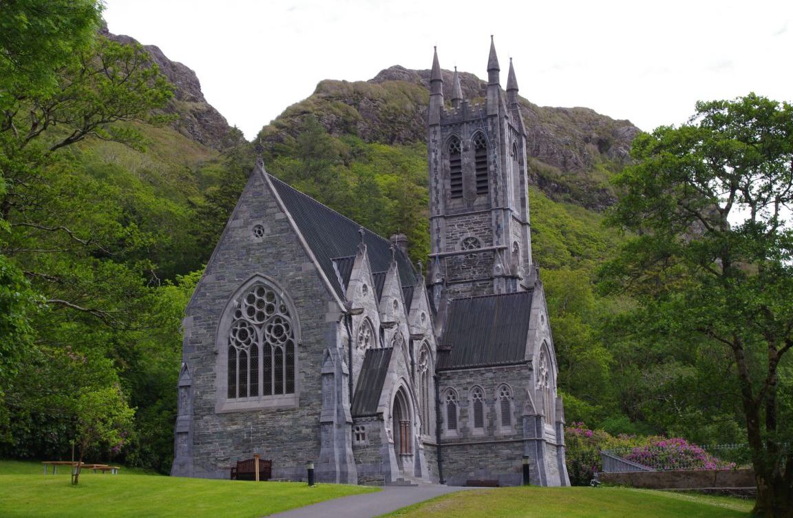 St-Patrick et la conversion des Celtes Kylemore-abbey-gothic-church-connemara-ireland1152_13074300378-tpfil02aw-22484